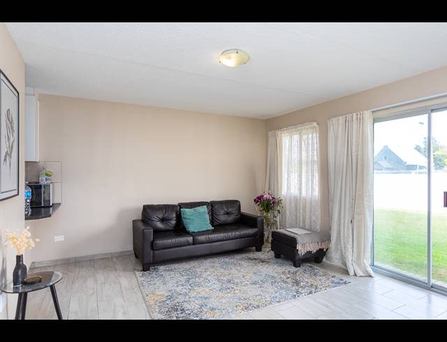 2 BEDROOM FLAT SOLD IN BLOUBERG SANDS